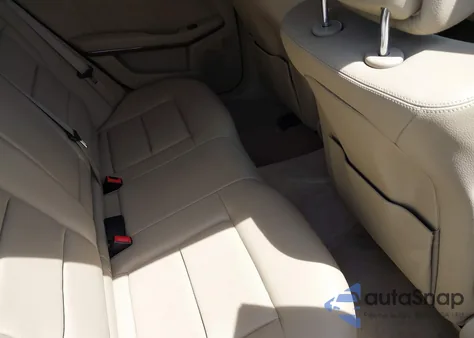 2013 Mercedes-Benz E 350 4Matic из США, поврежденный, VIN WDDHF8JB9DA770848